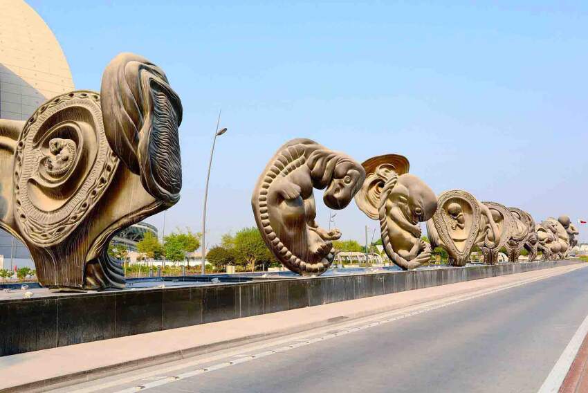 Estátuas imponentes da exposição “A Jornada Milagrosa” no Qatar, sobre como se formam os humanos desde a fecundação! 