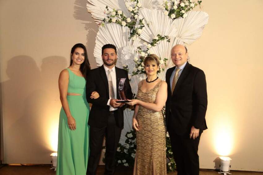 Rafael Nobile e Priscila Bomfim com o casal de patronos da 48ª Noite EP, Marcelo Dantas, diretor RecordTV Interior SP, e Lina