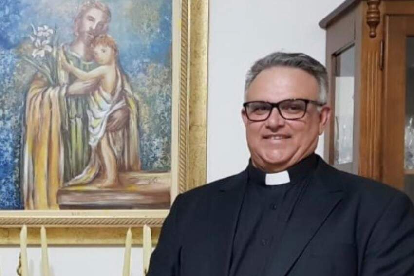 Sempre generoso, o reitor do Santuário Diocesano Santo Antônio, monsenhor José Geraldo Segantin, recebe o Bazar Chique em prol do Berçário Dona Nina 