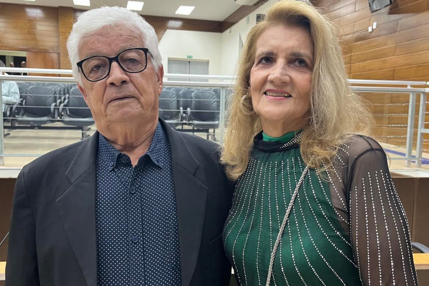 Jovassi Correa Dias com a esposa Jualice Pereira Dias, na noite de entrega do troféu “Dono da Bola”