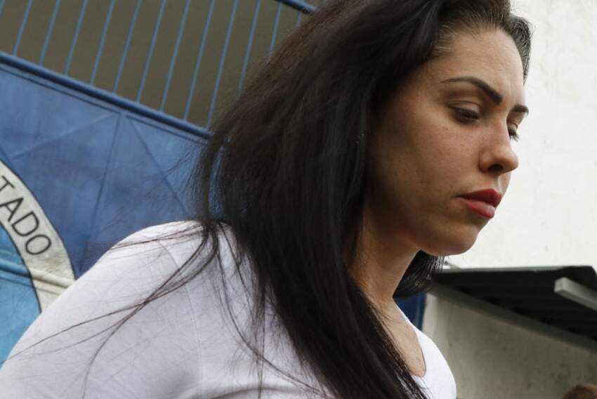 Monique Medeiros, mãe da vítima,  aguarda o julgamento em liberdade