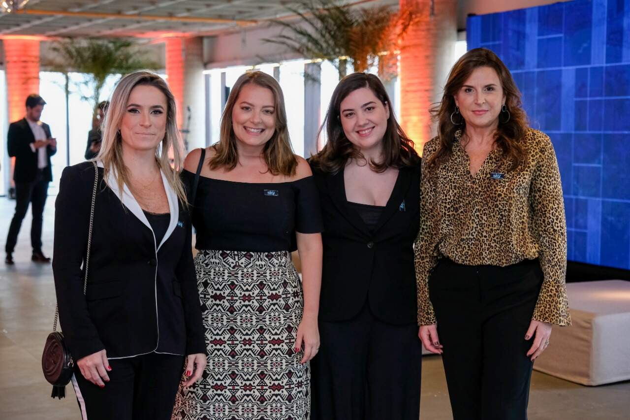 Carolina Romanini, Renata Corrêa, Maria Corrêa e Vivianne Simões