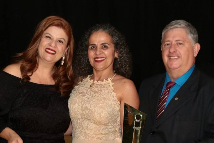 No flash com Cynthia Milhim e Marli Corrêa, está o aniversariante da semana, o empresário Carlos Corrêa