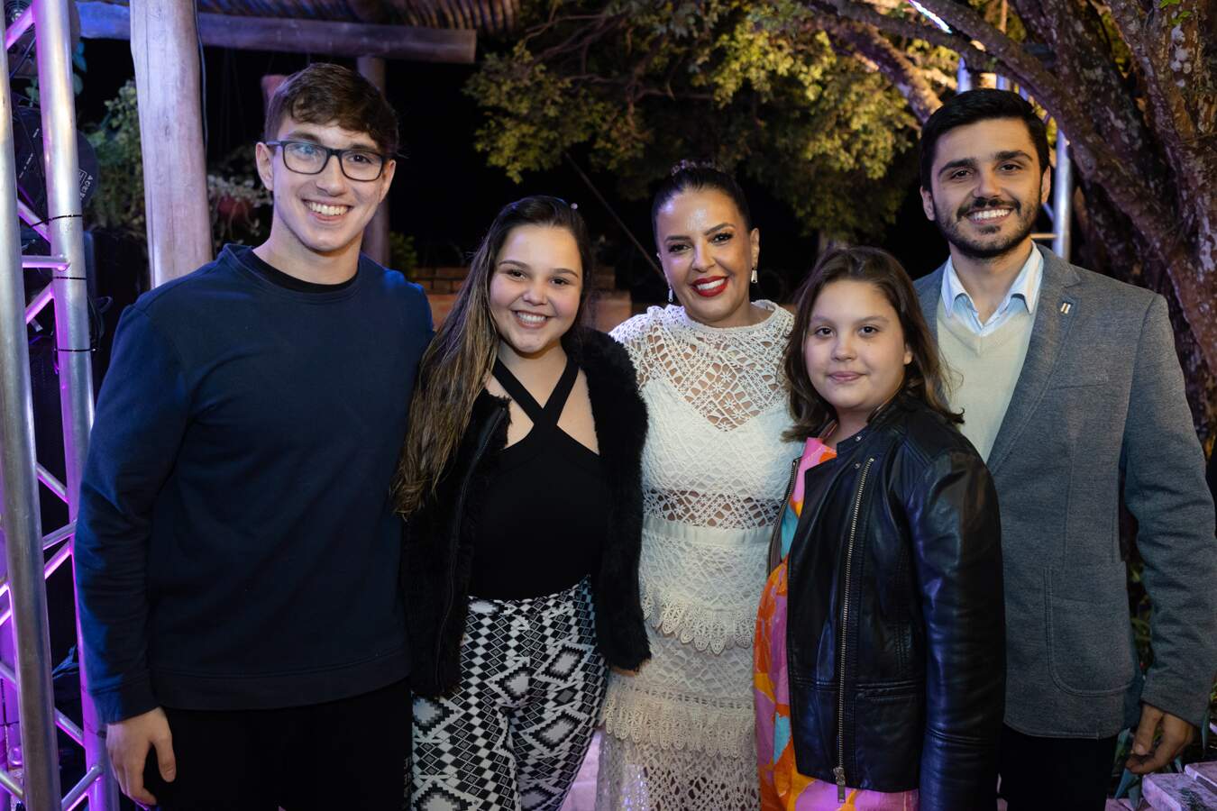 Renata com os filhos Matheus, Isadora, Marcela e Pedro  João Athaide/Divulgação