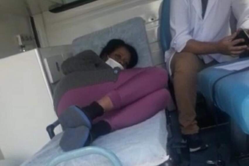 Mulher grávida e acompanhante ficam presas em ambulância após porta emperrar