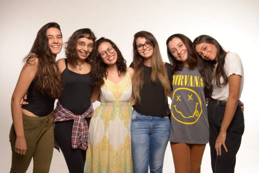 Júlia, Alessandra, Ana, Ketila e Maria realizaram o sonho de ver seu livro “Olimpianos - um diálogo de inclusão e resistência” lançado oficialmente