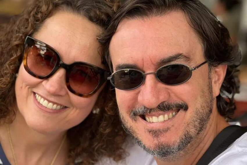 Delzio Marques acaba de lançar o livro “Por entre Traços e Cores: a Retórica do Design nos LPs da Tropicália”. Na foto, com a esposa, Agueda Marques Soares