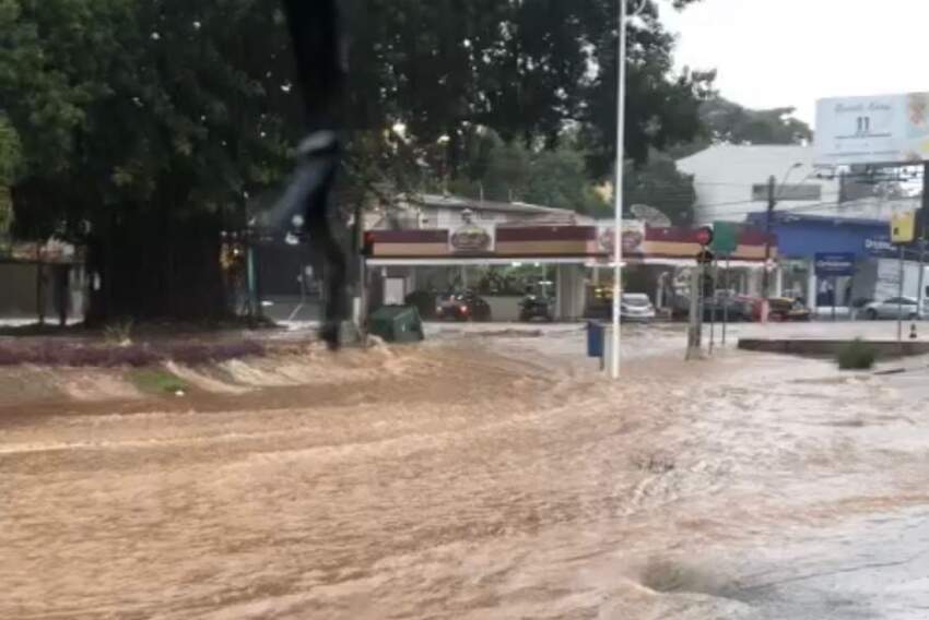 Árvores E Placas Derrubadas, Carros Ilhados E Estragos: Saldo Do ...