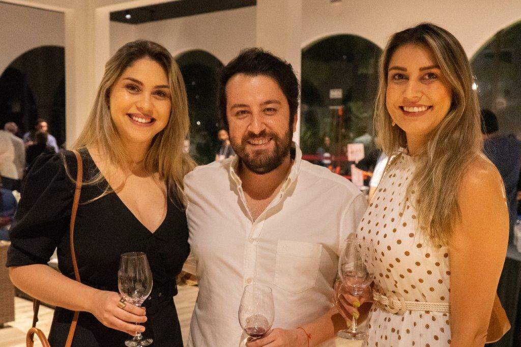 Fernanda Abreu, Willian Monteiro e Helena Verreschi  Divulgação   