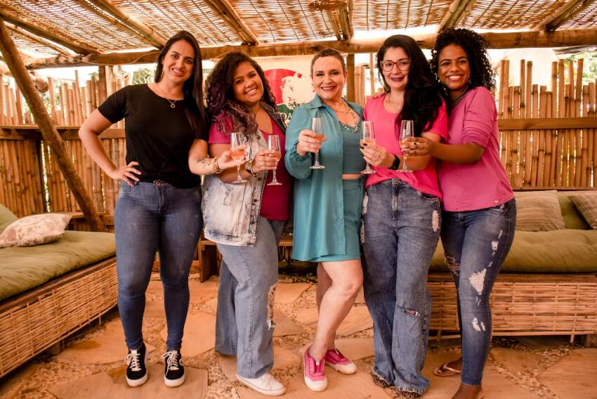  Soraya Carillo, diretora da Vestimenta Plus Size, e sua equipe: Cláudia Prado, Lara Camargos, Lorena Garbin e Vitória Andrade