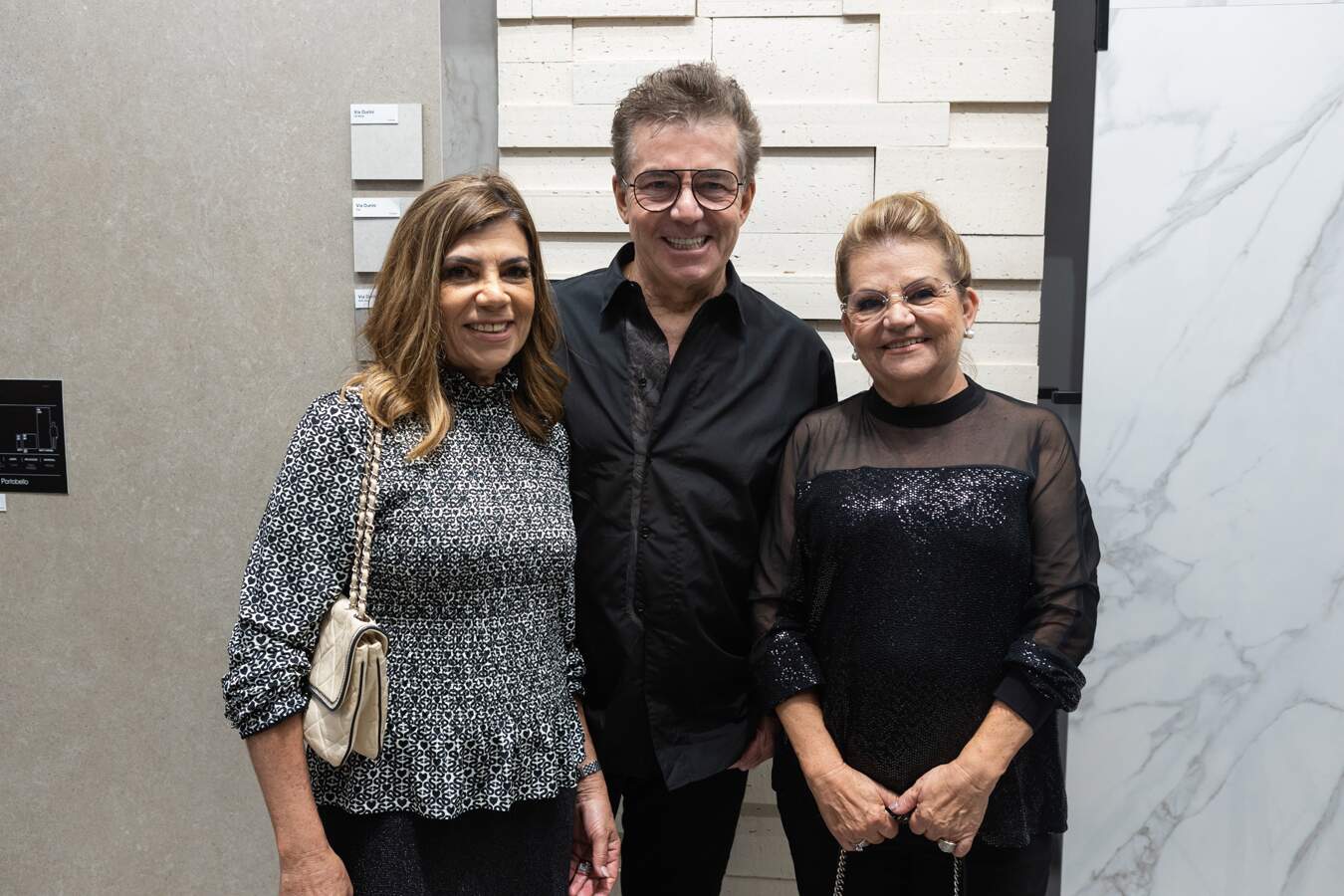 Roberto Migotto com as irmãs Lena e Regina  João Athaide/Divulgação