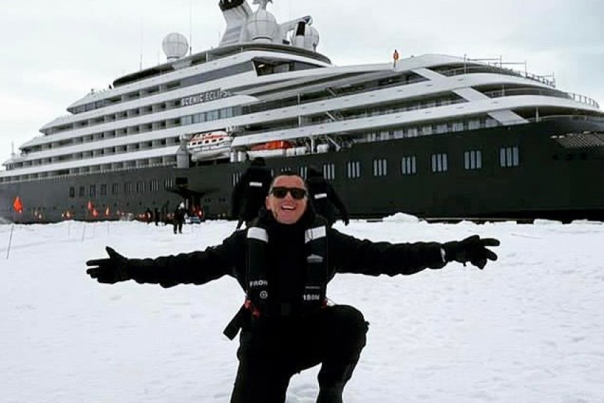 O barman Bruno Pereira (diretor da Brub’s Bartender’s) está em temporada no navio Scenic Eclipse, com muita neve