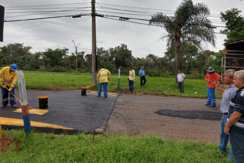Servidores da Emdurb, com o diretor de trânsito e transportes Flávio Kitazume e o vereador Pastor Bira, ambos à direita