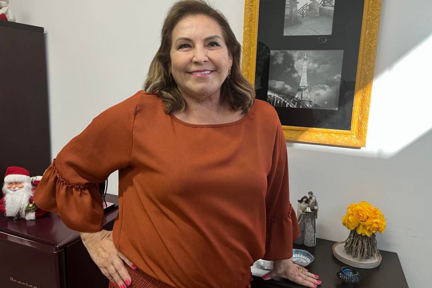 Empresária Nodei Martins de Freitas (madrinha dos colunistas sociais) em sua clínica Med Clin