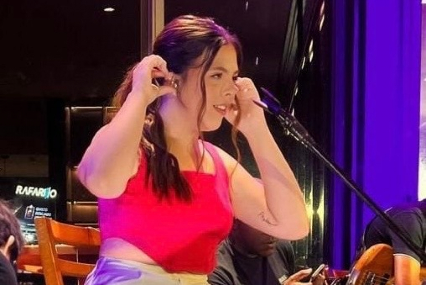 A cantora francana Analu lançou recentemente seu primeiro DVD com músicas inéditas, que já caíram na graça de seus fãs