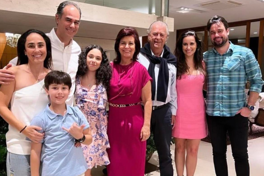 Paula do Val e Chico Rocha, com os filhos Mathias e Manuela, a nora Carol, o genro Evandro e os netos Maria Fernanda e Otávio