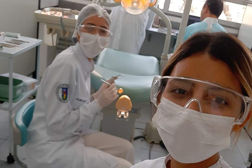 Estudantes de odontologia comemoram início de novo semestre na Unesp