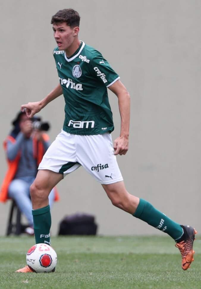 Jogador do Palmeiras, Luís Gustavo Rancholeta Benedetti, de 16 anos, comemora a convocação (crédito: Divulgação)