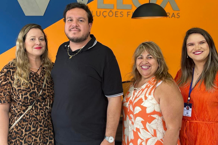 Em recente inauguração, Letícia Santos recebeu a visita de Patrícia Fran, Carlos Chagas Junior e Ana Maria Chagas