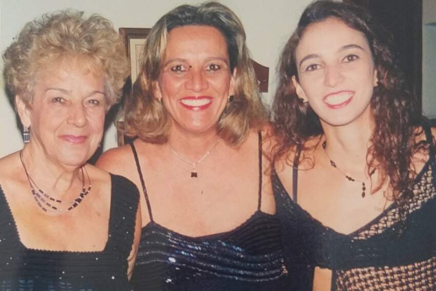 Thereza Ferrante Garcia (vó “Mondiê), filha Tânia Mara Garcia Licursi e neta Talita (Talitíssima/aniversariante de 16 de janeiro)