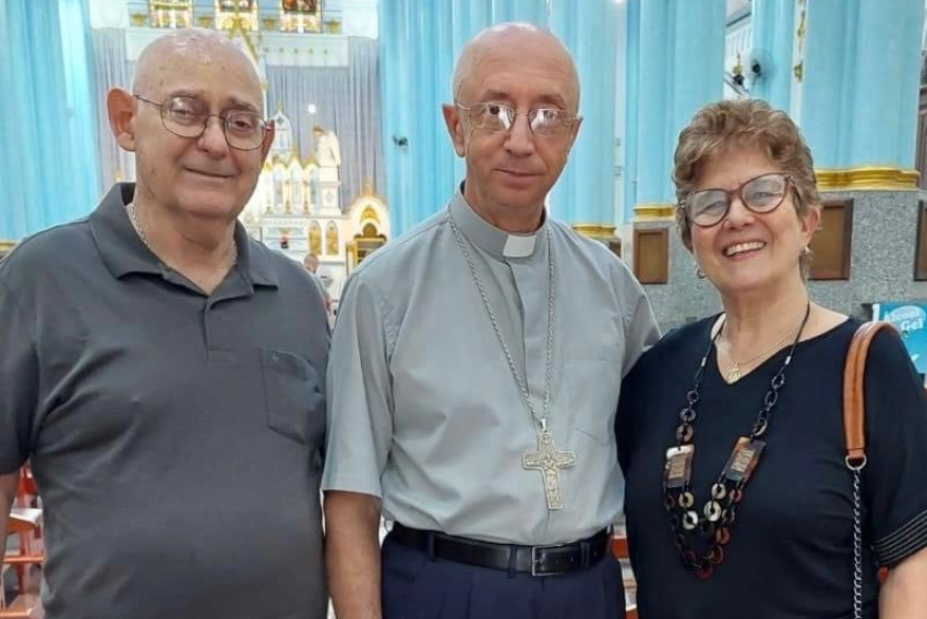 Fernando do Couto Rosa, Dom Paulo Roberto Beloto e Nize Lane do Couto Rosa na Catedral de Franca