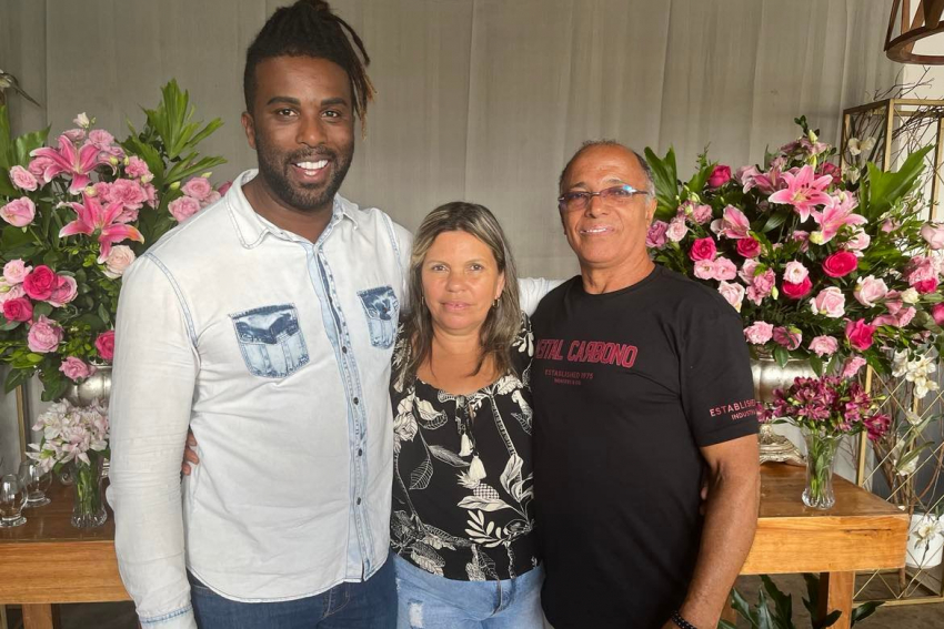 O produtor de eventos Willian Matias com os decoradores Lucimar Abreu e Vanir Silva