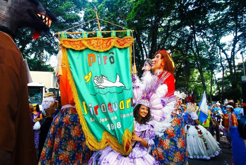 Pirô Piraquara abre carnaval de São José
