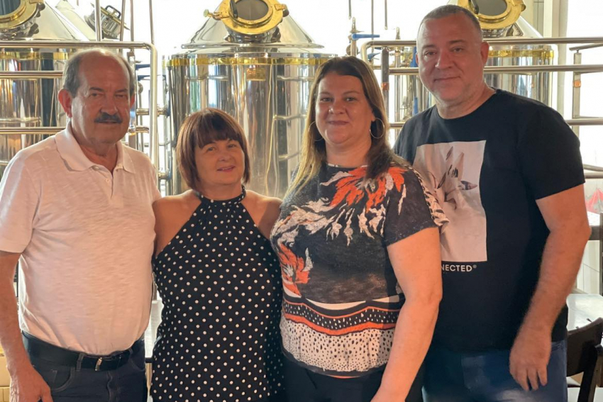 Rosinha e Leonel Aylon e Alessandra e Luiz Sérgio Freitas estão na organização de mais uma feijoada na Raposa do Ártico