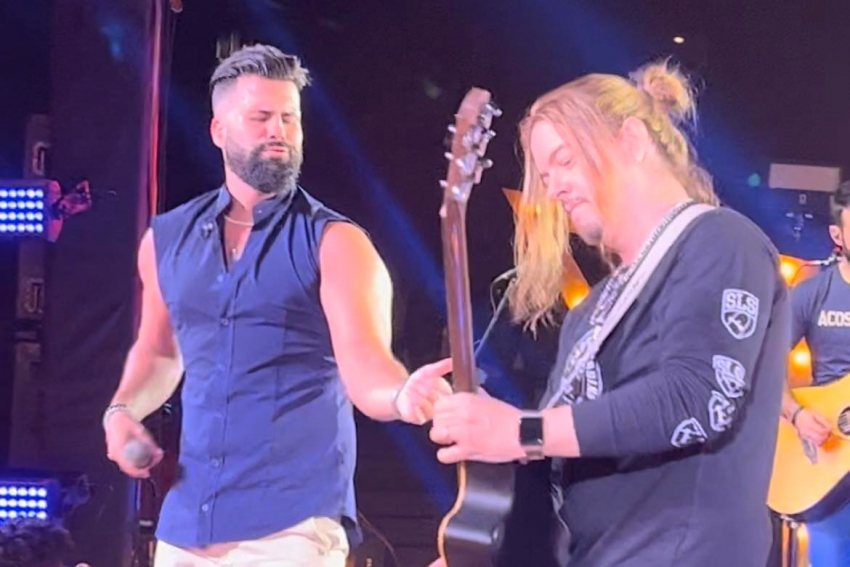 Com Gustavo Sapio, o produtor Reinaldo Meirelles, que teve participação especial na gravação de seu DVD