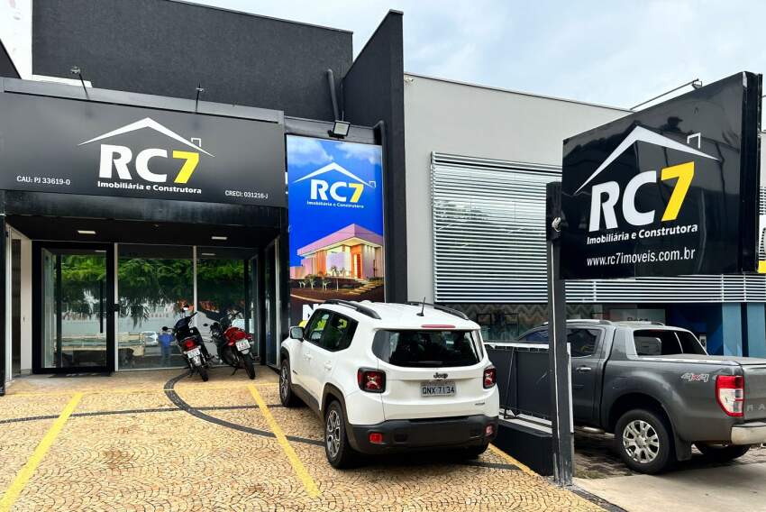 Imobiliária e Construtora RC7 está em novo endereço, na avenida Comendador da Silva Martha