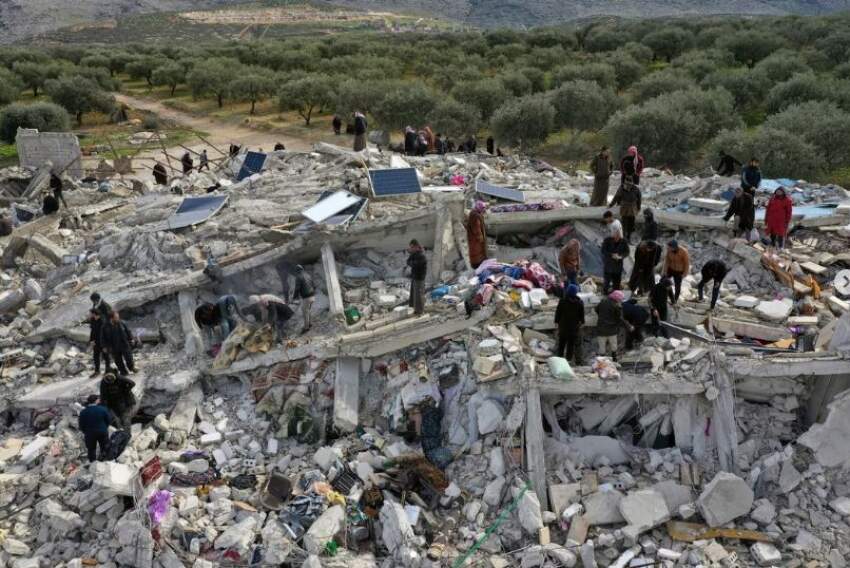 Um forte terremoto devastou o norte da Síria e o sudeste da Turquia no mês passado