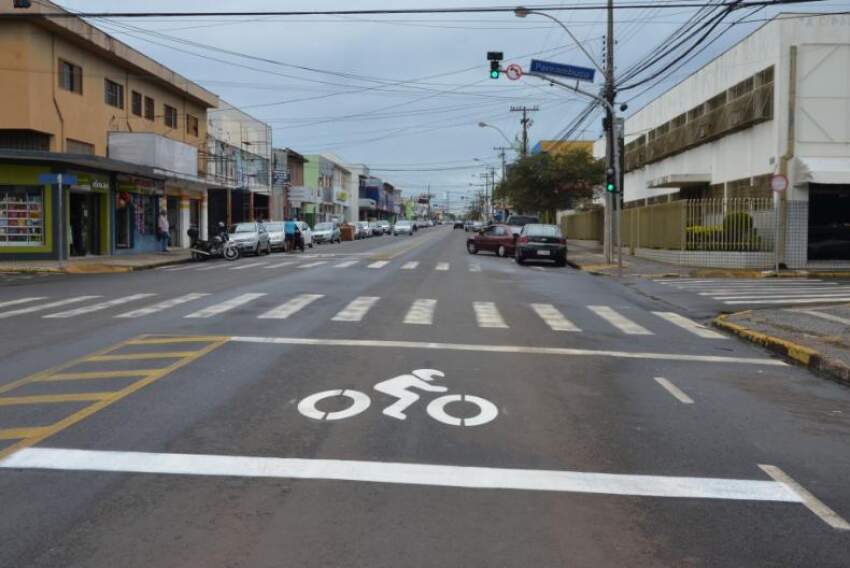 Faixa especial para motocicletas em semáforo da avenida Brasil