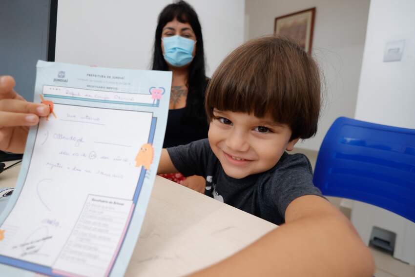 Rafael dos Anjos Oliveira Lopes, 5 anos, levou uma receita especial para casa