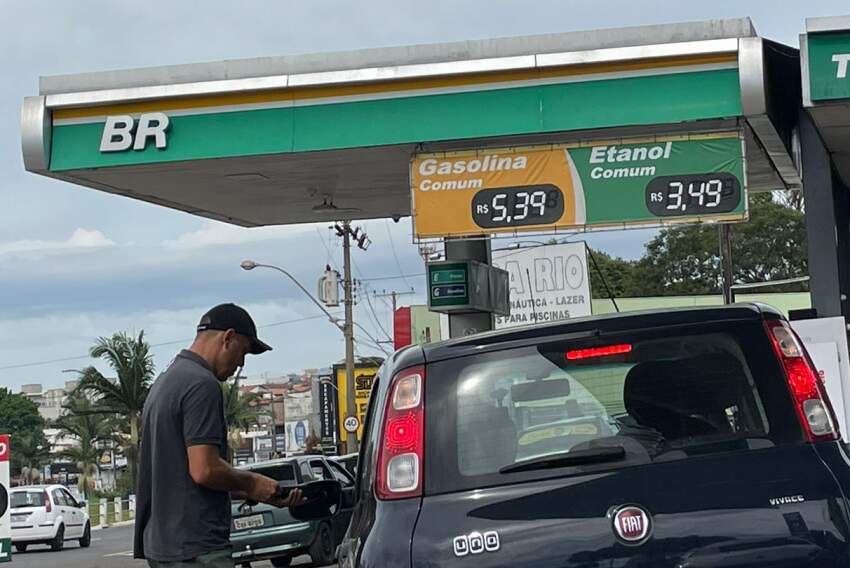 Manhã desta quarta-feira, 1º, foi de alteração nos preços dos combustíveis nas bombas