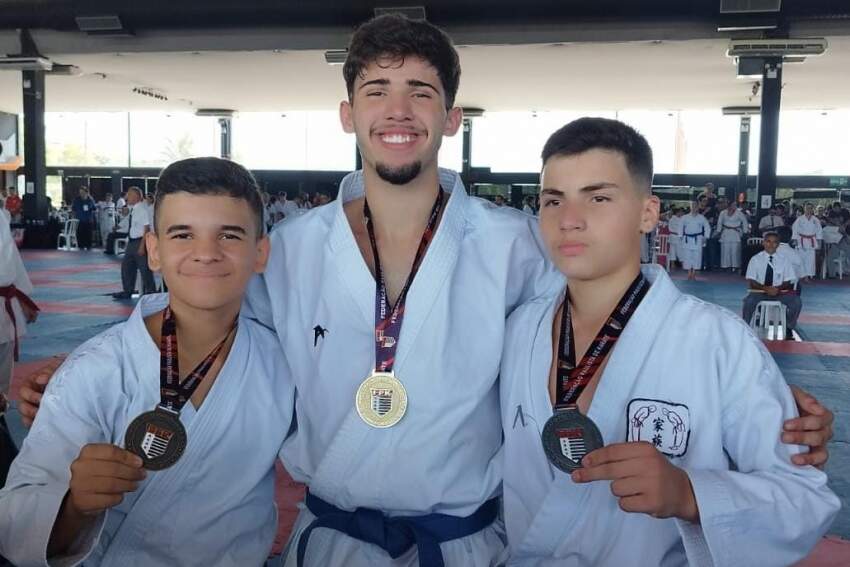 Os atletas Willyan Lopes, Felipe Alves e Luiz Claudio Neto conquistaram pódio triplo na categoria júnior