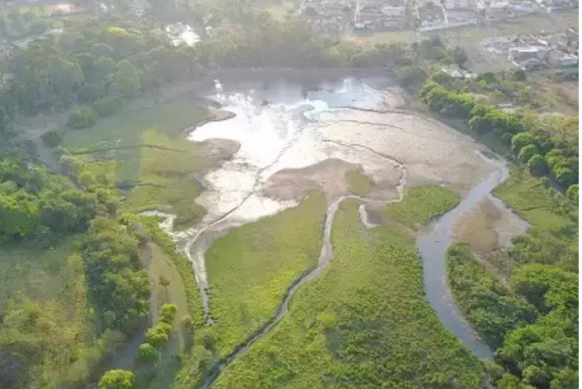Vista aérea da represa do Castelinho, na Vila Santa Rita, em Franca
