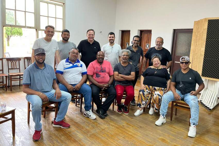 Gestores da Prefeitura de reúnem com representantes das Escola de Samba de Jundiaí