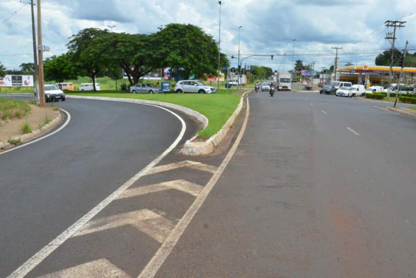 Vias que dão acesso à rotatória do Distrito Industrial poderão ganhar novos semáforos e inversão de direção