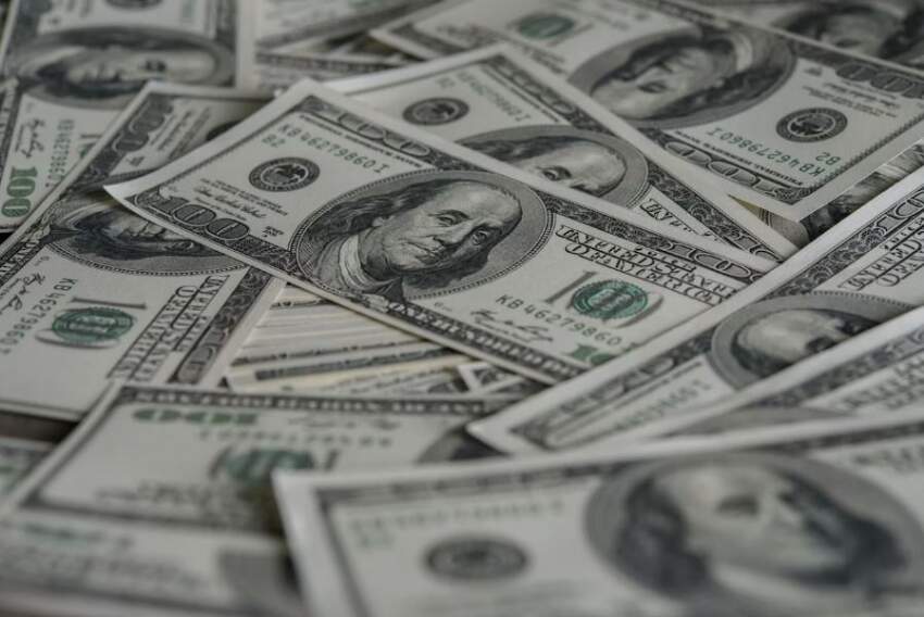 O dólar apresenta queda mais modesta, depois de chegar a bater em R$ 5,07 no começo do dia
