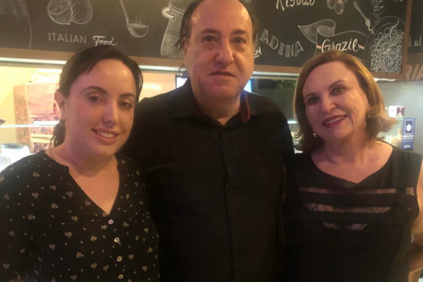  Diretora do La Borgata, Marilisa Meleti, com os colunistas sociais Amir Calil (Ribeirão Preto) e Denise Cursino (Catanduva)