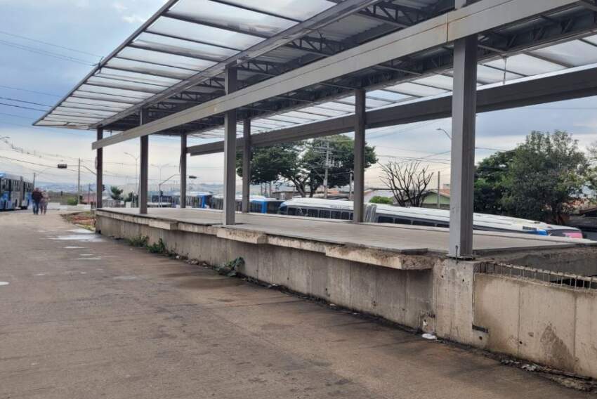 Estação do BRT está abandonada no Vida Nova