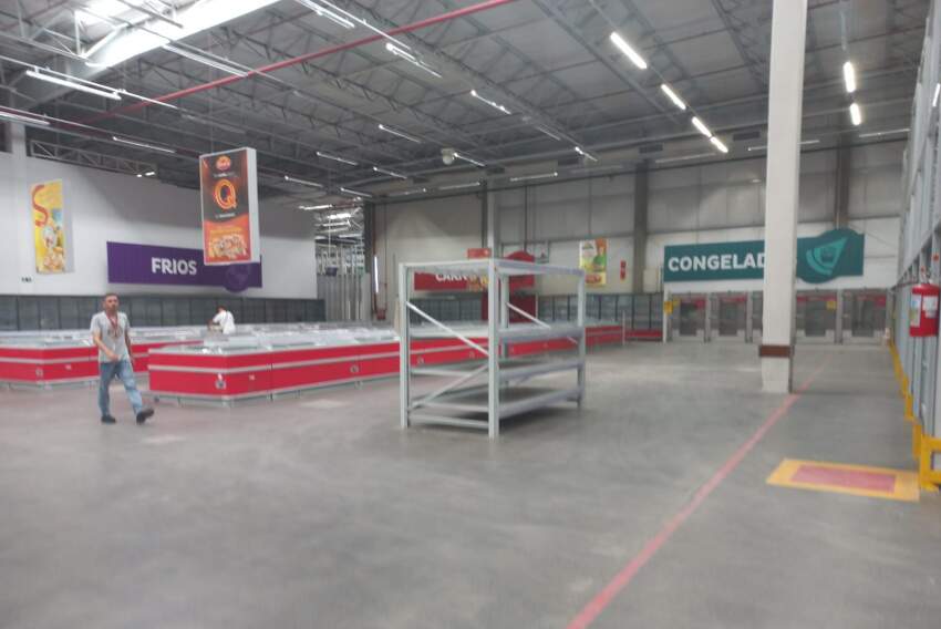 Maxxi Atacado com movimentação quase nula na manhã desta quinta-feira, 16