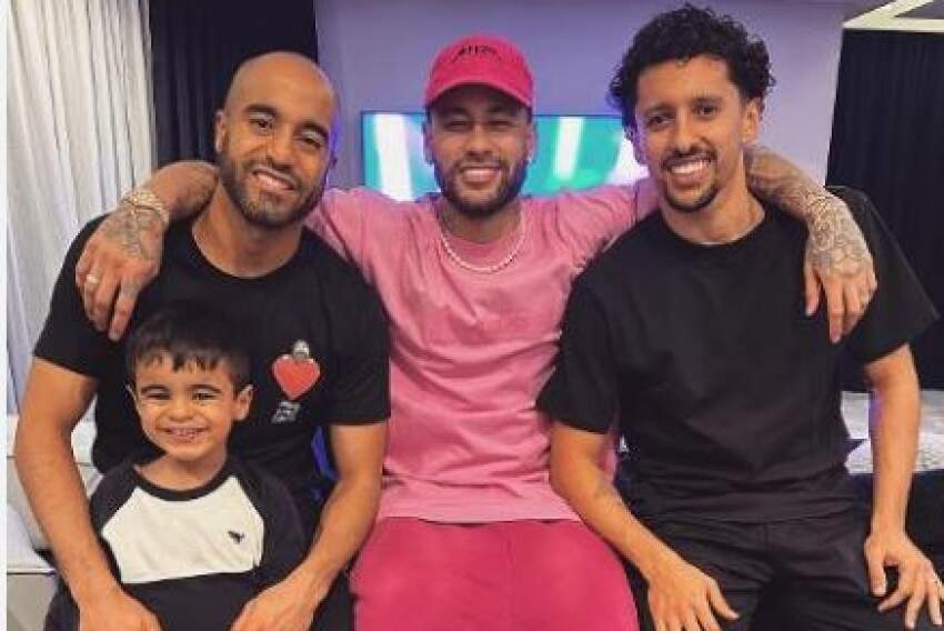 Lucas Moura compartilhou foto no Instagram ao lado de Neymar e Marquinhos