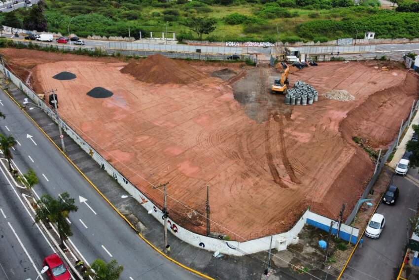 A obra para o novo hospital de Várzea Paulista está em andamento no Centro