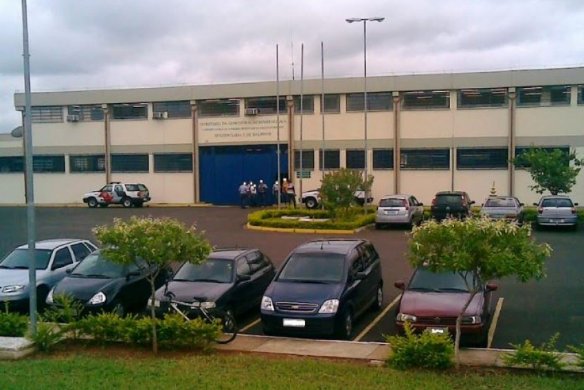 O autuado, após os trabalhos de polícia judiciária na delegacia, foi reconduzido à Penitenciária de Balbinos