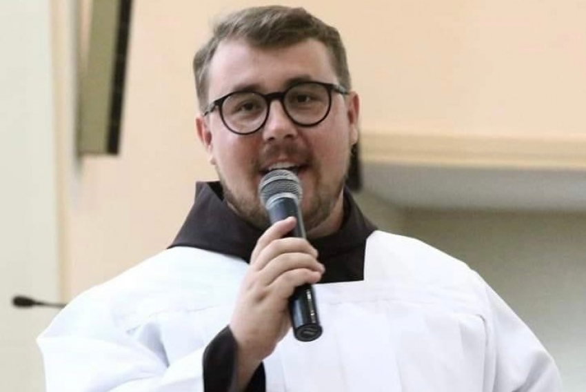 Frei Eduardo Schiehl, guardião do Convento Franciscano Santa Maria dos Anjos, prepara sua tradicional quermesse