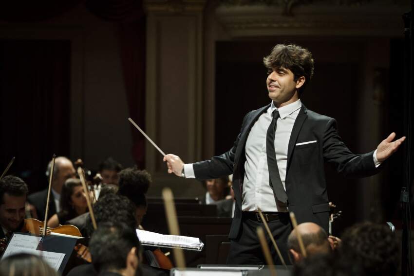 Daniel Guedes é regente da Orquestra Sinfônica de Barra Mansa e é professor da UFRJ