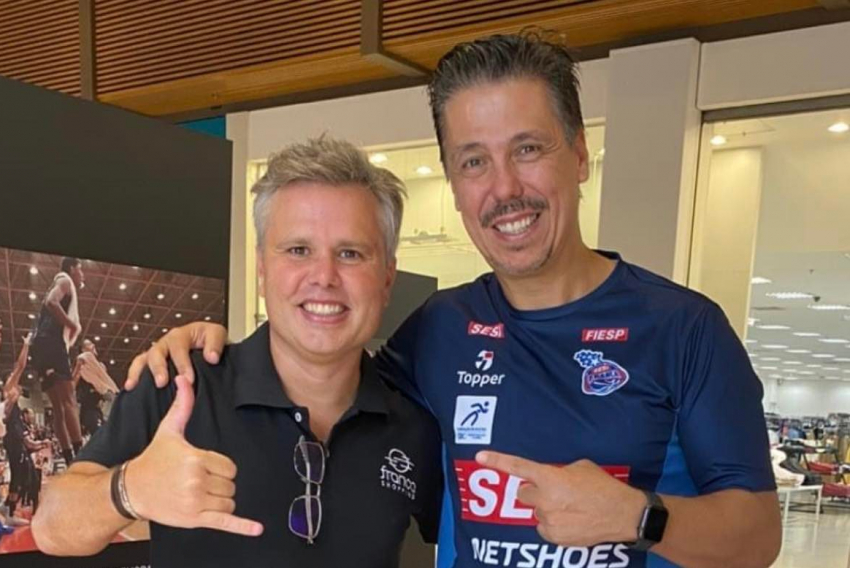 Superintendente do Franca Shopping, Maurício Morelato, com o técnico do Sesi-Franca Basquete, Helinho Rubens Filho