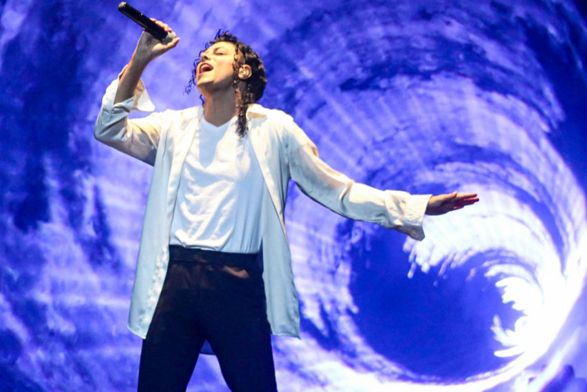 Rodrigo Teaser em sua performance 