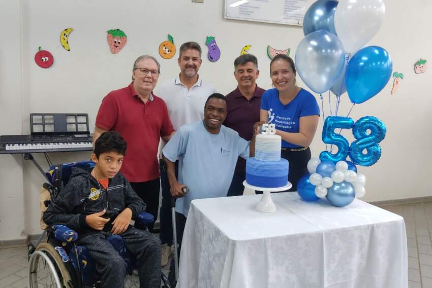 Mariana Gomes com alunos e representantes do CRP